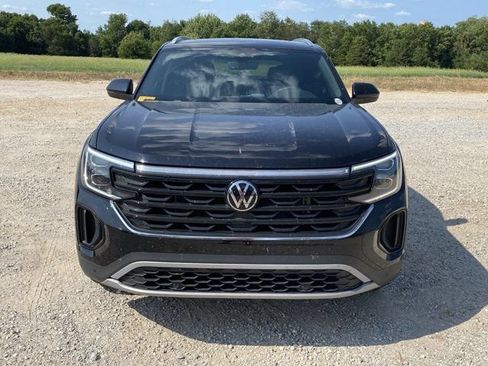 Used 2024 Volkswagen Atlas Cross Sport SE w/ Panoramic Sunroof Package FWD image 12