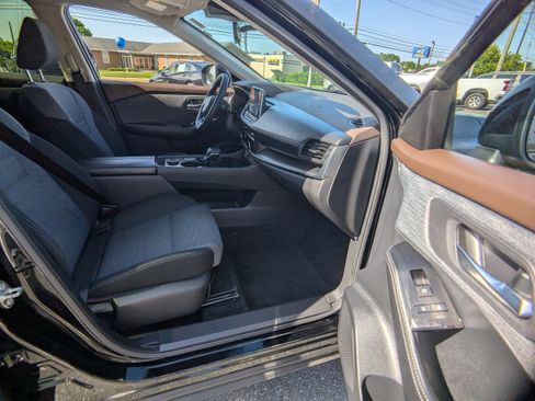 Used 2023 Nissan Rogue SV AWD/4WD image 12