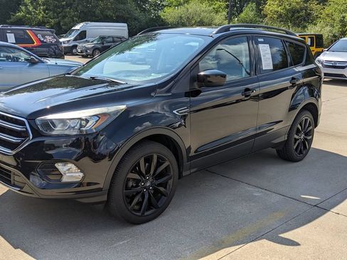Used 2017 Ford Escape SE w/ Equipment Group 201A AWD/4WD image 7