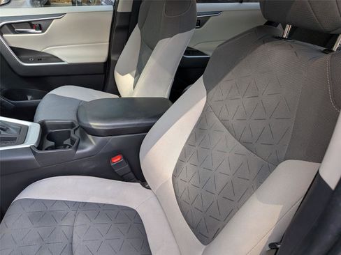Used 2021 Toyota RAV4 XLE image 14