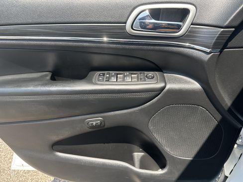 Used 2022 Jeep Grand Cherokee Limited AWD/4WD image 9