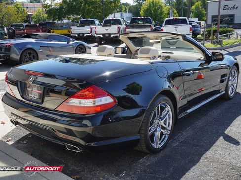 Used 2009 Mercedes-Benz SL 550 w/ Premium I Pkg image 4