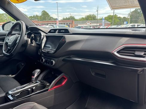 Used 2021 Chevrolet TrailBlazer RS w/ Sun and Liftgate Package AWD/4WD image 27