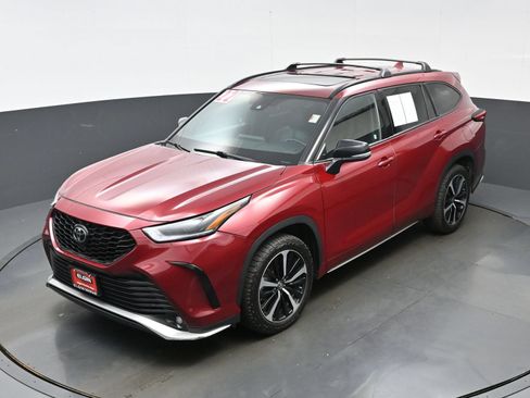 Used 2022 Toyota Highlander XSE AWD/4WD image 37