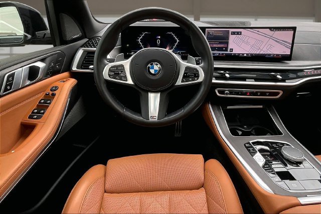 Used 2025 BMW X5 xDrive40i w/ M Sport Package AWD/4WD image 5
