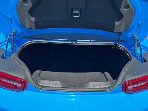 Used 2022 Chevrolet Camaro LT RWD image 10