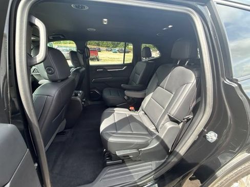Used 2025 GMC Acadia Elevation w/ Elevation Premium Package FWD image 16