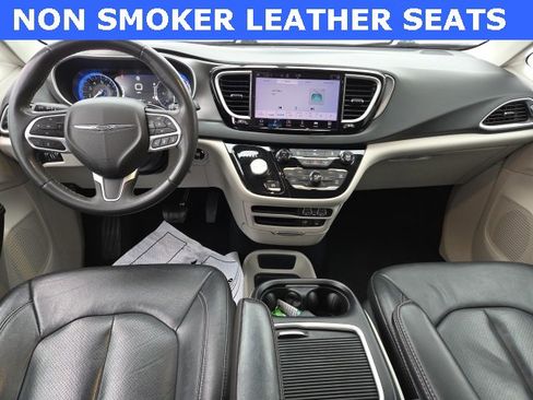 Used 2022 Chrysler Pacifica Touring-L image 2