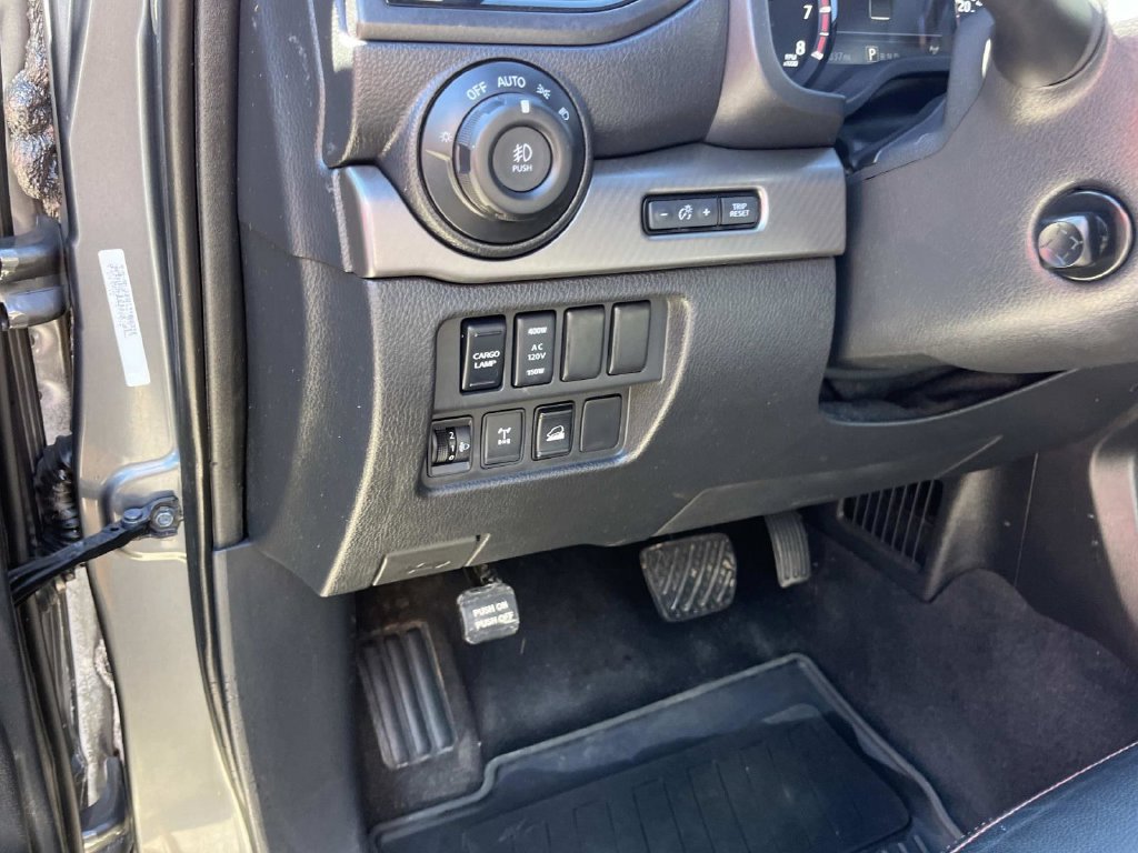 Used 2021 Nissan Titan PRO-4X w/ Pro-4x Convenience Package AWD/4WD image 35