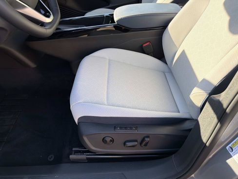 Certified 2025 Volkswagen ID.4 Pro S RWD image 15