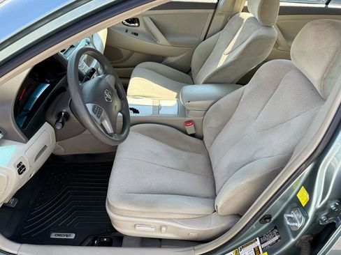 Used 2011 Toyota Camry LE image 10