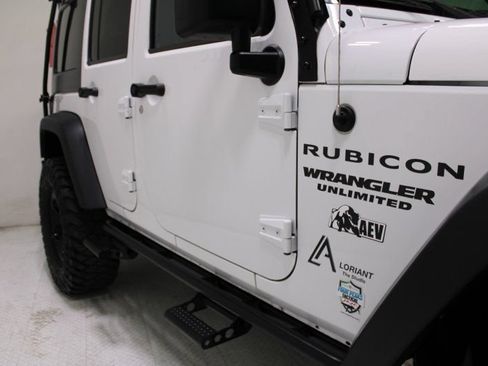 Used 2015 Jeep Wrangler Unlimited Rubicon w/ Connectivity Group AWD/4WD image 17