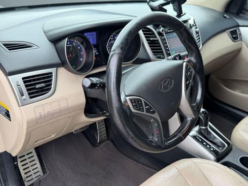 Used 2013 Hyundai Elantra GT w/ Tech Pkg FWD image 4