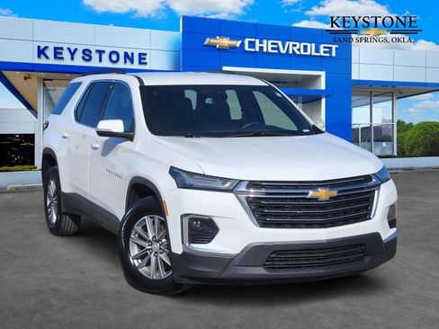 Used 2023 Chevrolet Traverse LT image 1