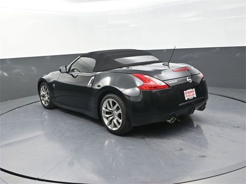 Used 2010 Nissan 370Z Touring image 5
