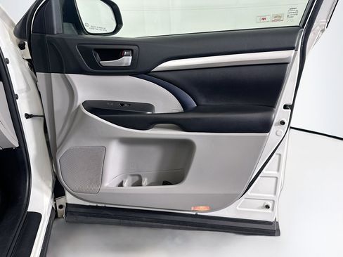 Used 2018 Toyota Highlander XLE image 34