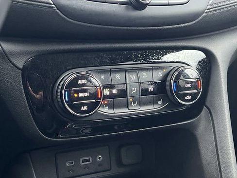 Used 2023 Buick Encore GX Select w/ Sport Touring Package image 25