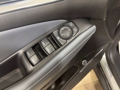 Used 2023 Buick Enclave Essence AWD/4WD image 17