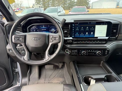 Used 2024 Chevrolet Silverado 2500 ZR2 image 18