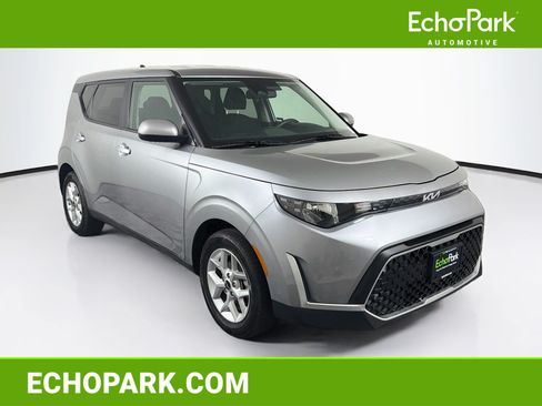 Used 2025 Kia Soul LX w/ LX Technology Package FWD image 1