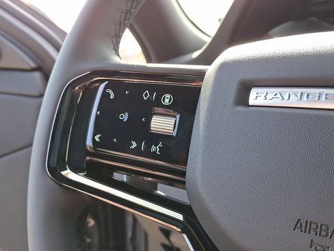 Certified 2025 Land Rover Range Rover Evoque S AWD/4WD image 18