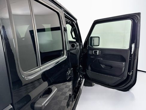 Used 2023 Jeep Wrangler Unlimited AWD/4WD image 29