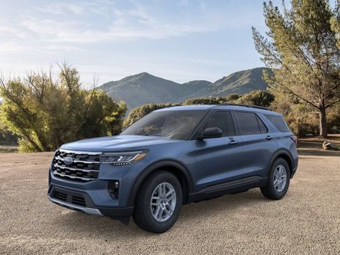 Used 2026 Ford Explorer Active RWD image 2