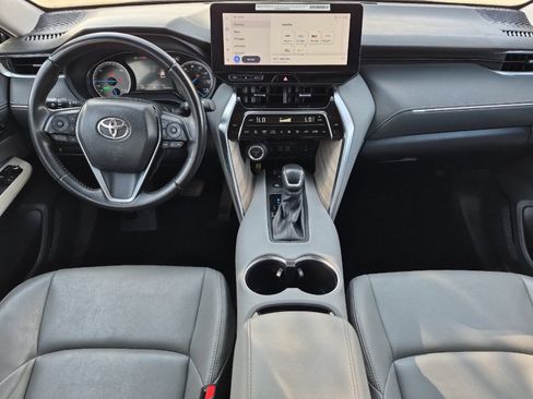 Used 2024 Toyota Venza XLE AWD/4WD image 12
