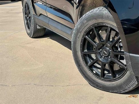 Used 2022 Ford Edge SE image 2