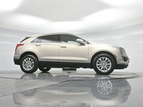 Used 2017 Cadillac XT5 FWD image 4
