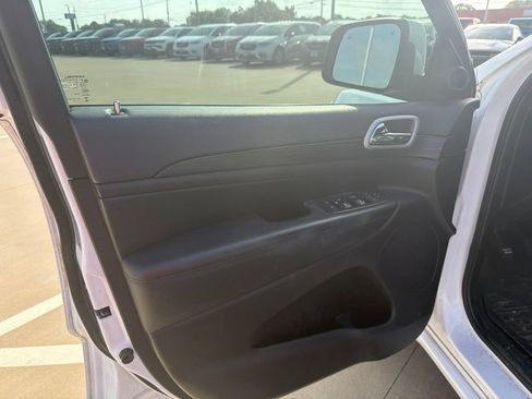 Used 2021 Jeep Grand Cherokee Laredo X RWD image 12