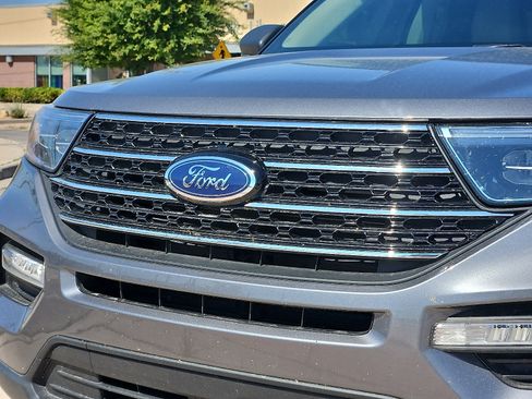Used 2021 Ford Explorer XLT w/ Equipment Group 202A AWD/4WD image 7