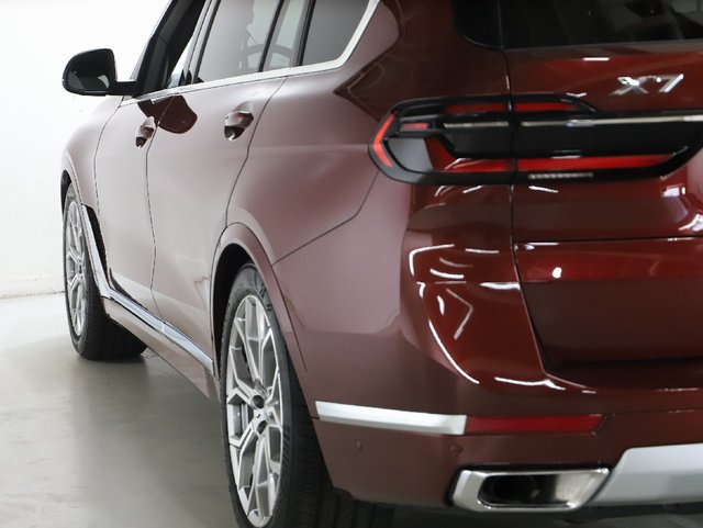 Used 2027 BMW X7 xDrive40i AWD/4WD image 45