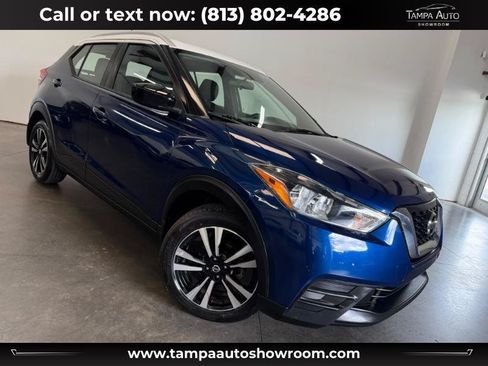 Used 2018 Nissan Kicks SV FWD image 1