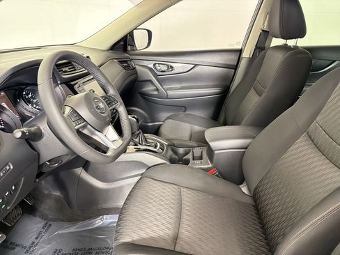 Used 2019 Nissan Rogue SV image 5