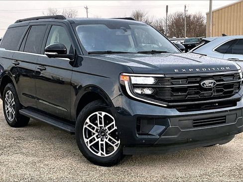 Used 2025 Ford Expedition Active image 39