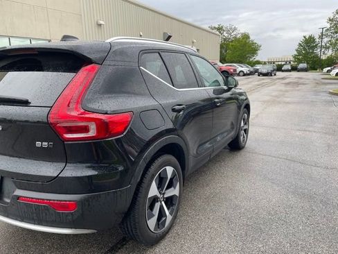 Used 2025 Volvo XC40 B5 Plus AWD/4WD image 3