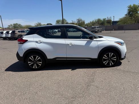 Used 2018 Nissan Kicks SR w/ Premium Package FWD image 4