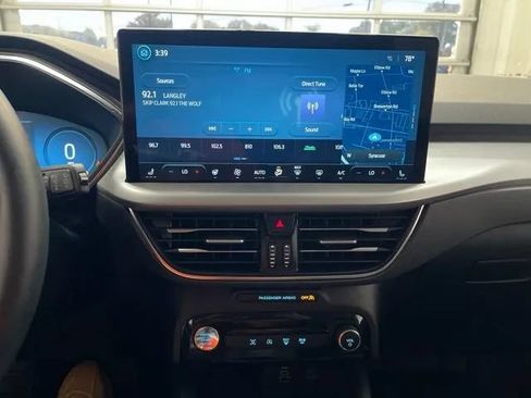 Used 2025 Ford Escape Platinum AWD/4WD image 24