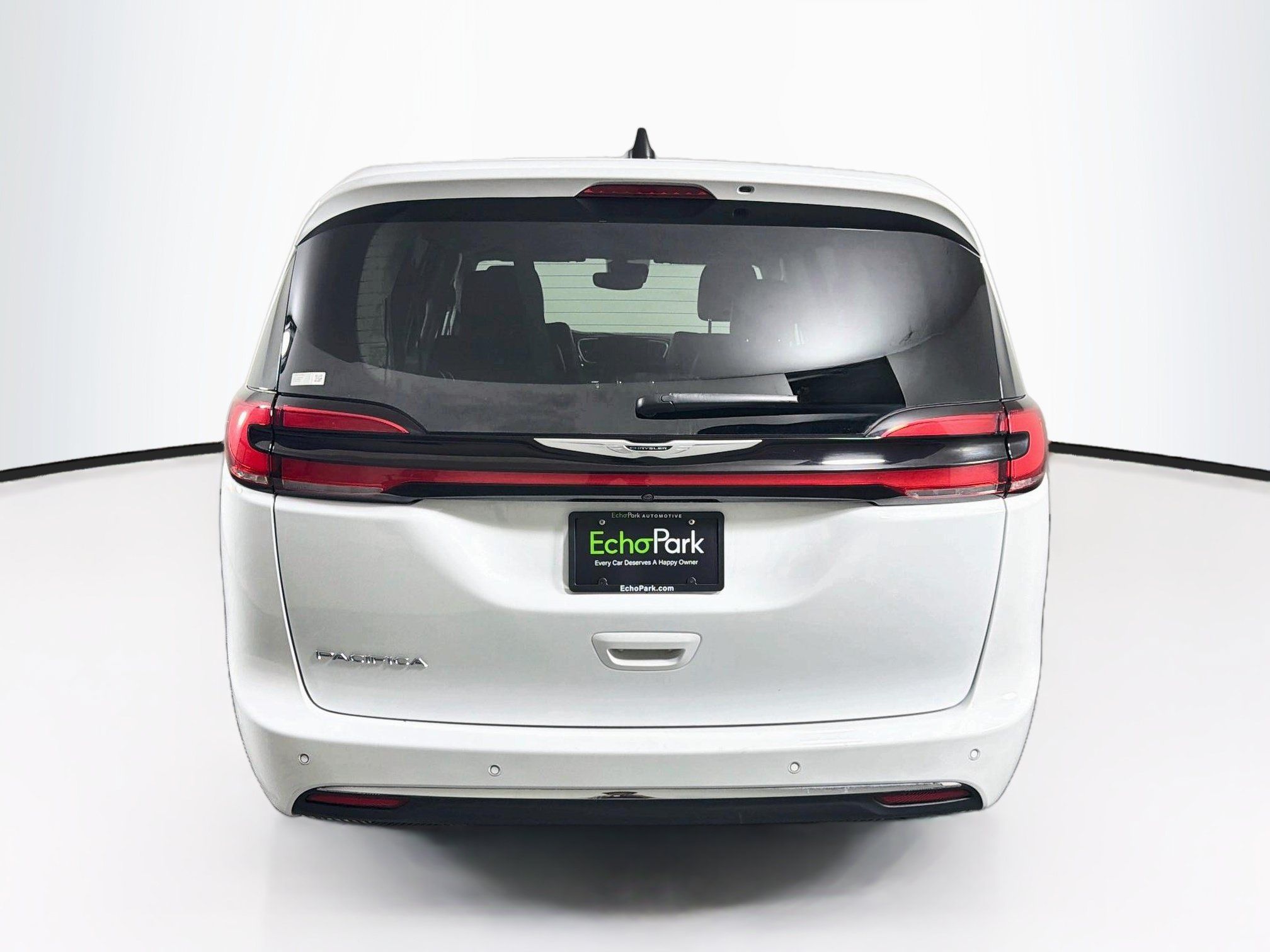 Used 2024 Chrysler Pacifica Touring-L FWD image 7