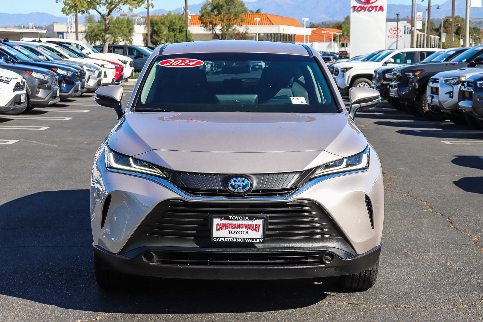 Certified 2024 Toyota Venza LE AWD/4WD image 2