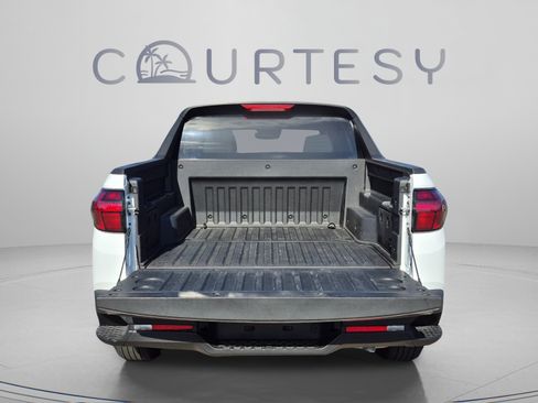 Used 2025 Hyundai Santa Cruz SE FWD image 9