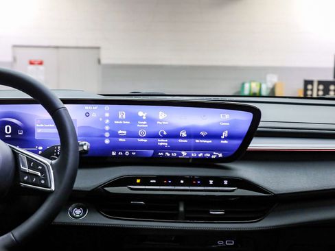 Used 2025 Buick Enclave Sport Touring w/ Power Package image 14