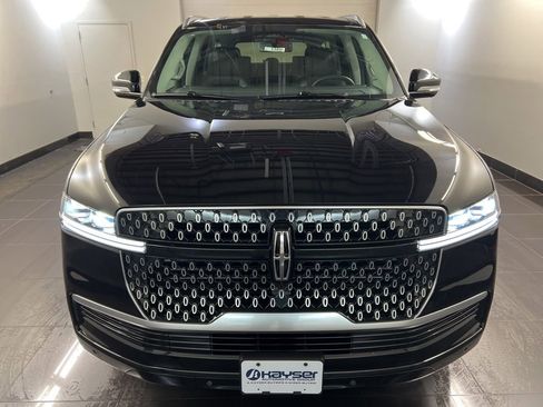 New 2026 Lincoln Navigator L Premier AWD/4WD image 2