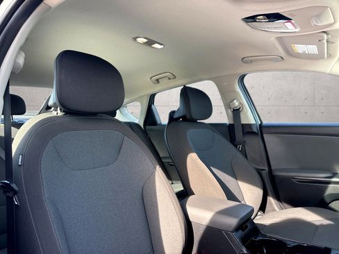 Used 2025 Kia K4 LXS image 7