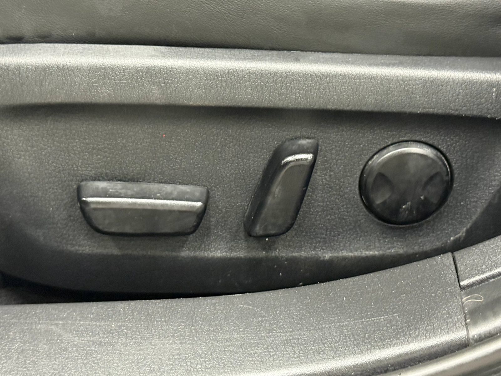 Used 2022 MAZDA MAZDA3 s FWD image 27