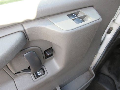 Used 2012 Chevrolet Express 3500 RWD image 26