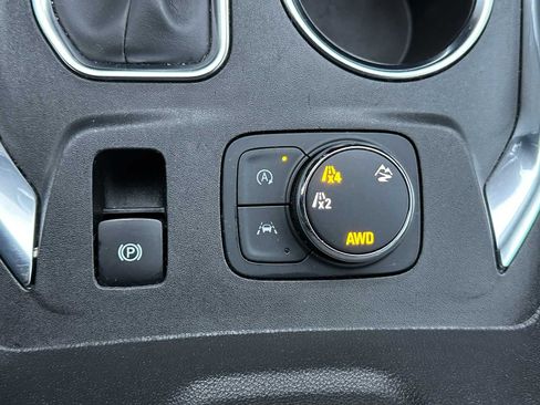 Used 2022 Chevrolet Traverse LT image 31