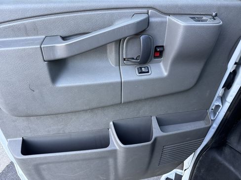 Used 2022 GMC Savana 2500 image 14