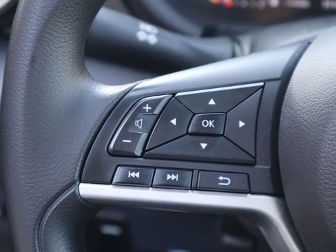 Used 2022 Nissan Kicks SV w/ Interior Electronics Package FWD image 12